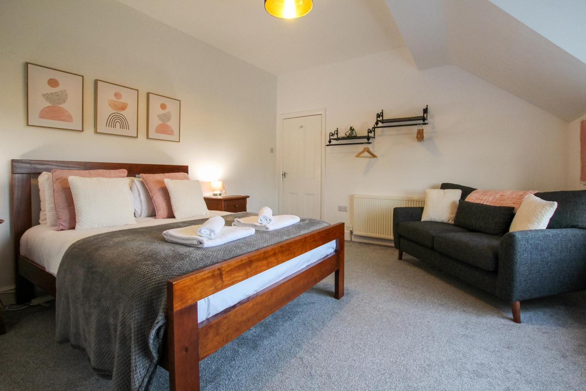 Fairways View - Spacious Apartment - Sleeps 6 - Lovely Views - By Rework Accommodation 霍伊莱克 外观 照片