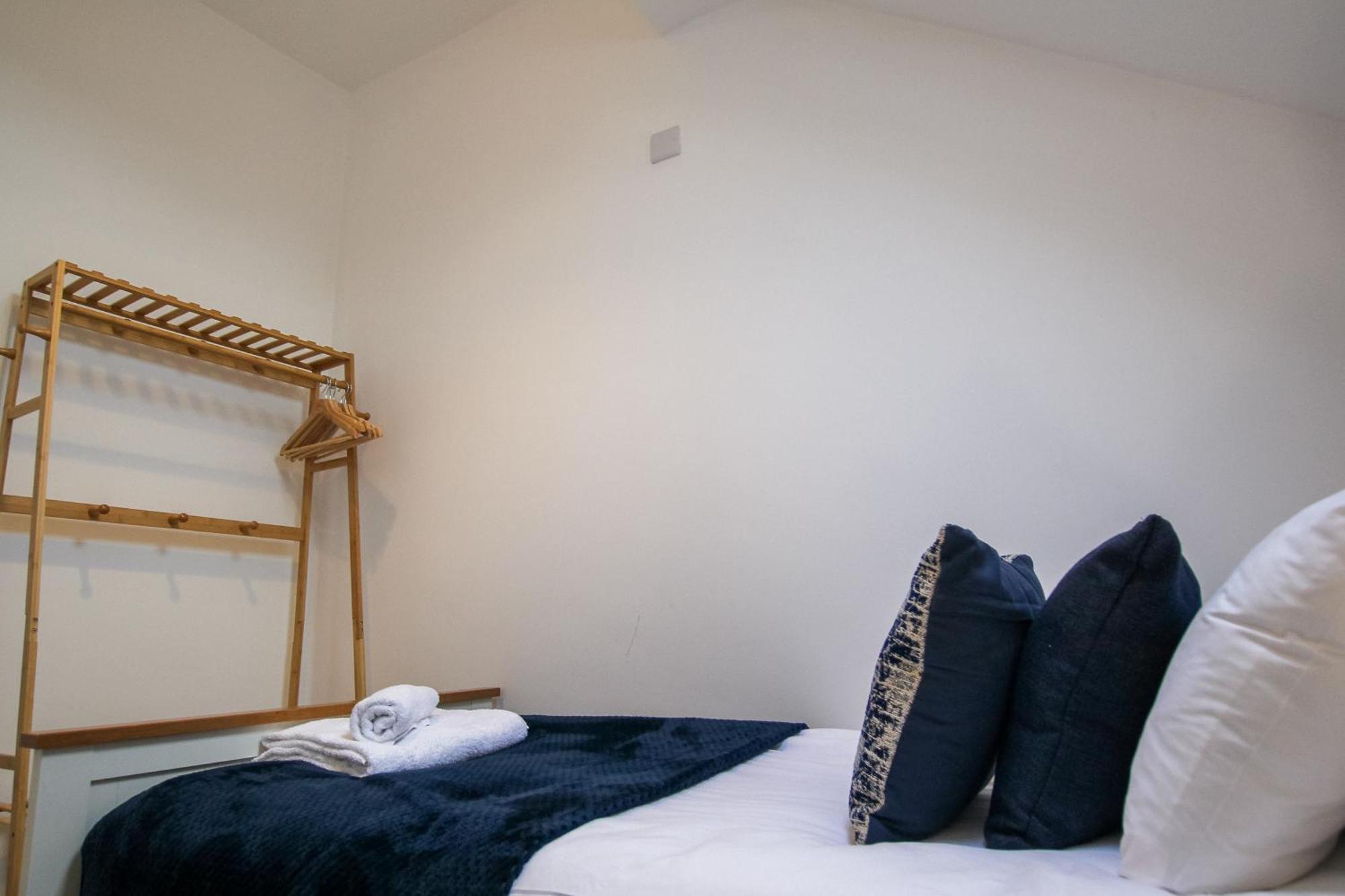 Fairways View - Spacious Apartment - Sleeps 6 - Lovely Views - By Rework Accommodation 霍伊莱克 外观 照片