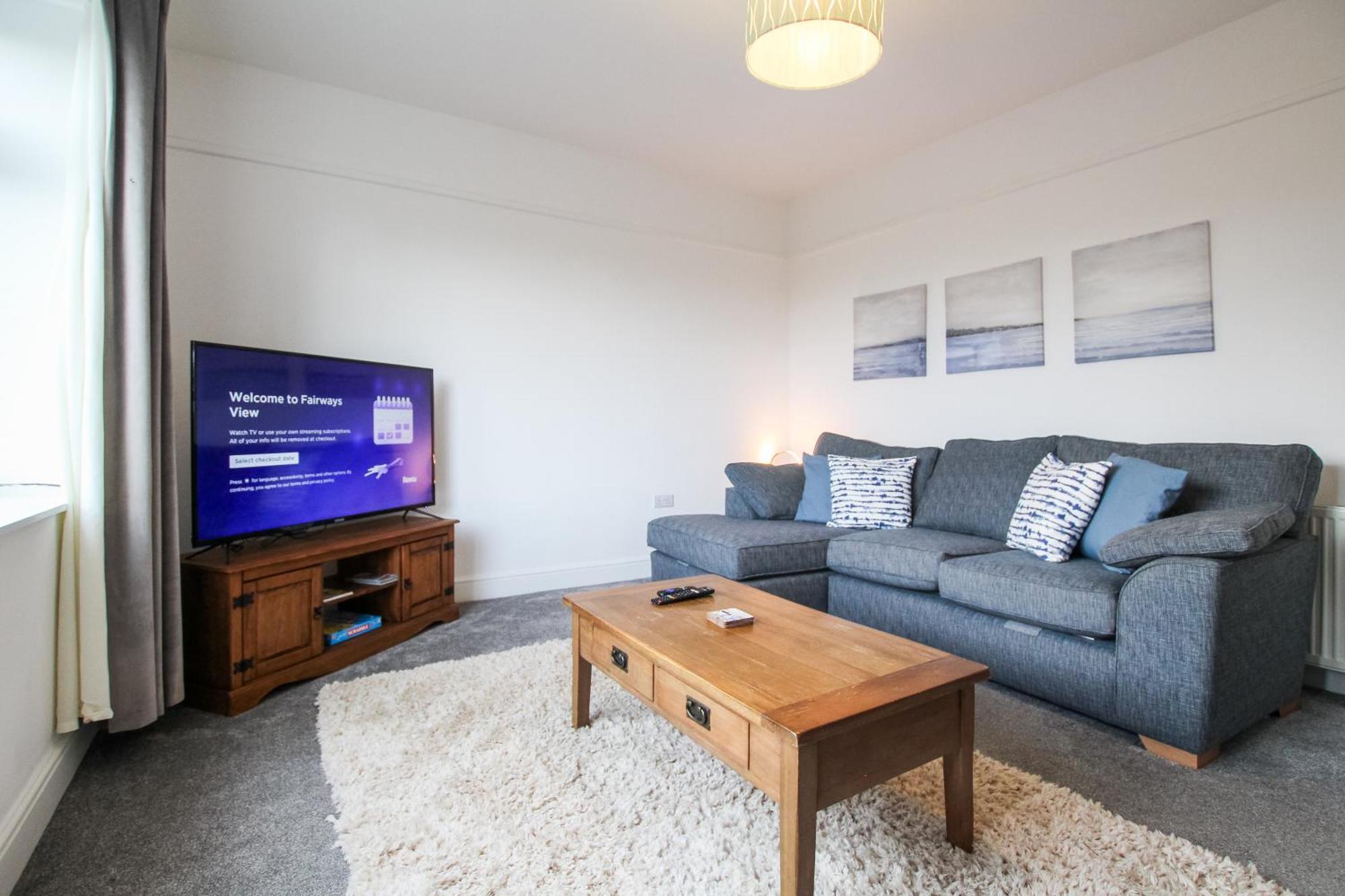 Fairways View - Spacious Apartment - Sleeps 6 - Lovely Views - By Rework Accommodation 霍伊莱克 外观 照片