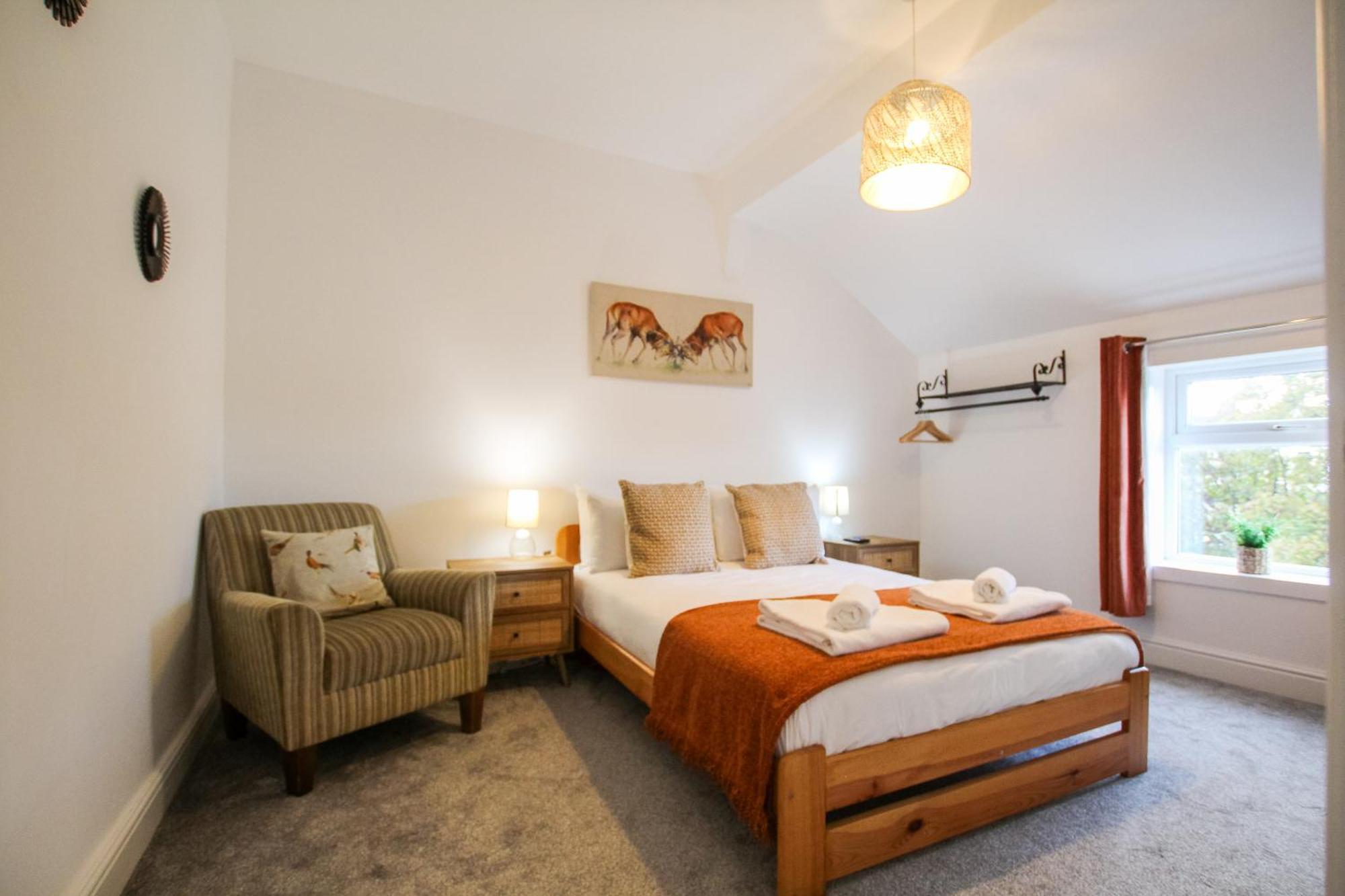 Fairways View - Spacious Apartment - Sleeps 6 - Lovely Views - By Rework Accommodation 霍伊莱克 外观 照片