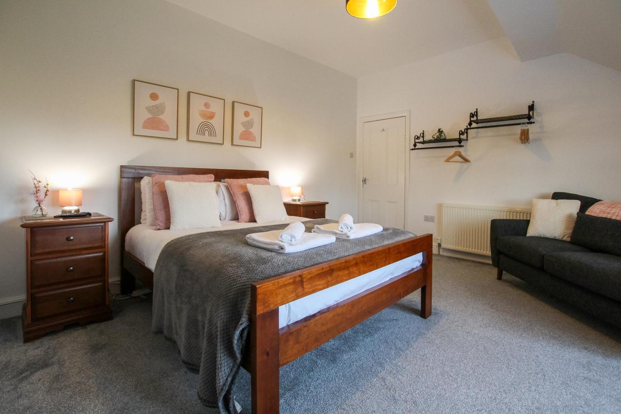 Fairways View - Spacious Apartment - Sleeps 6 - Lovely Views - By Rework Accommodation 霍伊莱克 外观 照片