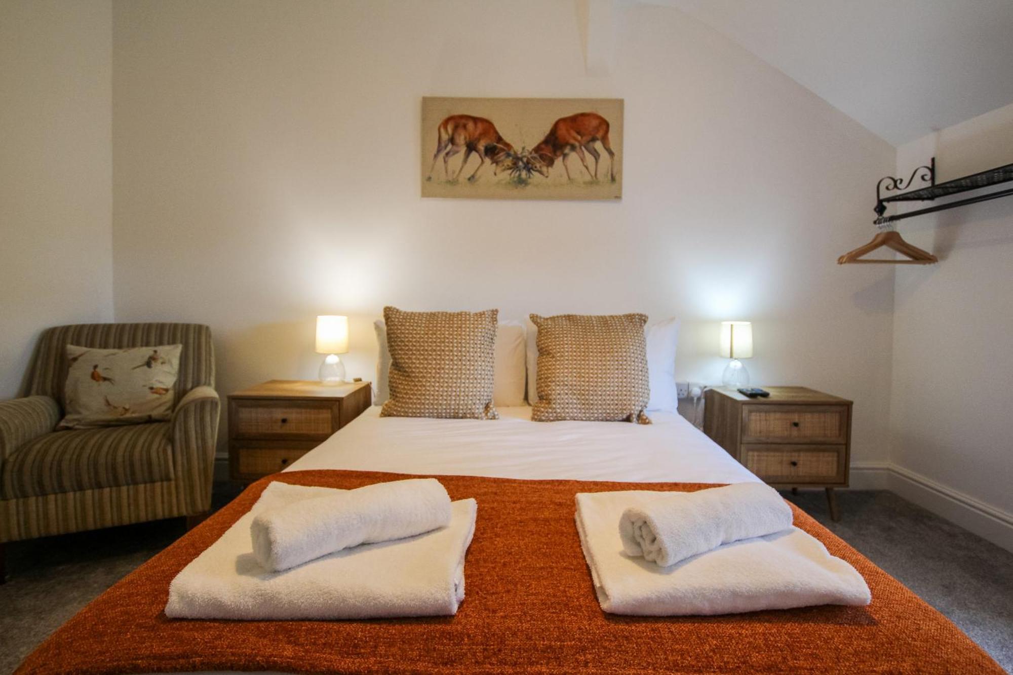 Fairways View - Spacious Apartment - Sleeps 6 - Lovely Views - By Rework Accommodation 霍伊莱克 外观 照片