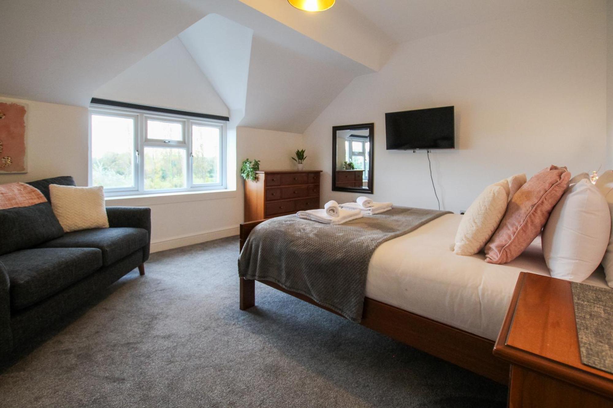 Fairways View - Spacious Apartment - Sleeps 6 - Lovely Views - By Rework Accommodation 霍伊莱克 外观 照片